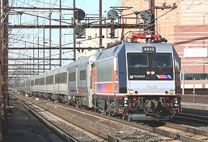 One of NJT's new dual-mode locomotives. Photo by Der Mobilitatsmanager.